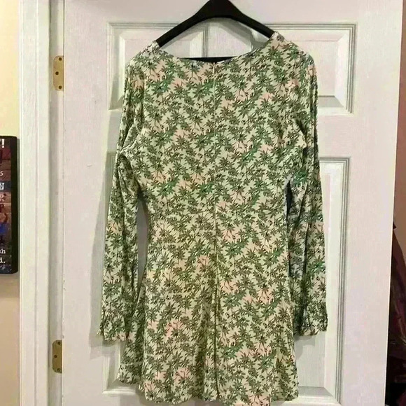 Floral Chelsea & Violet Dress-EUC Size Medium - Picture 4 of 7